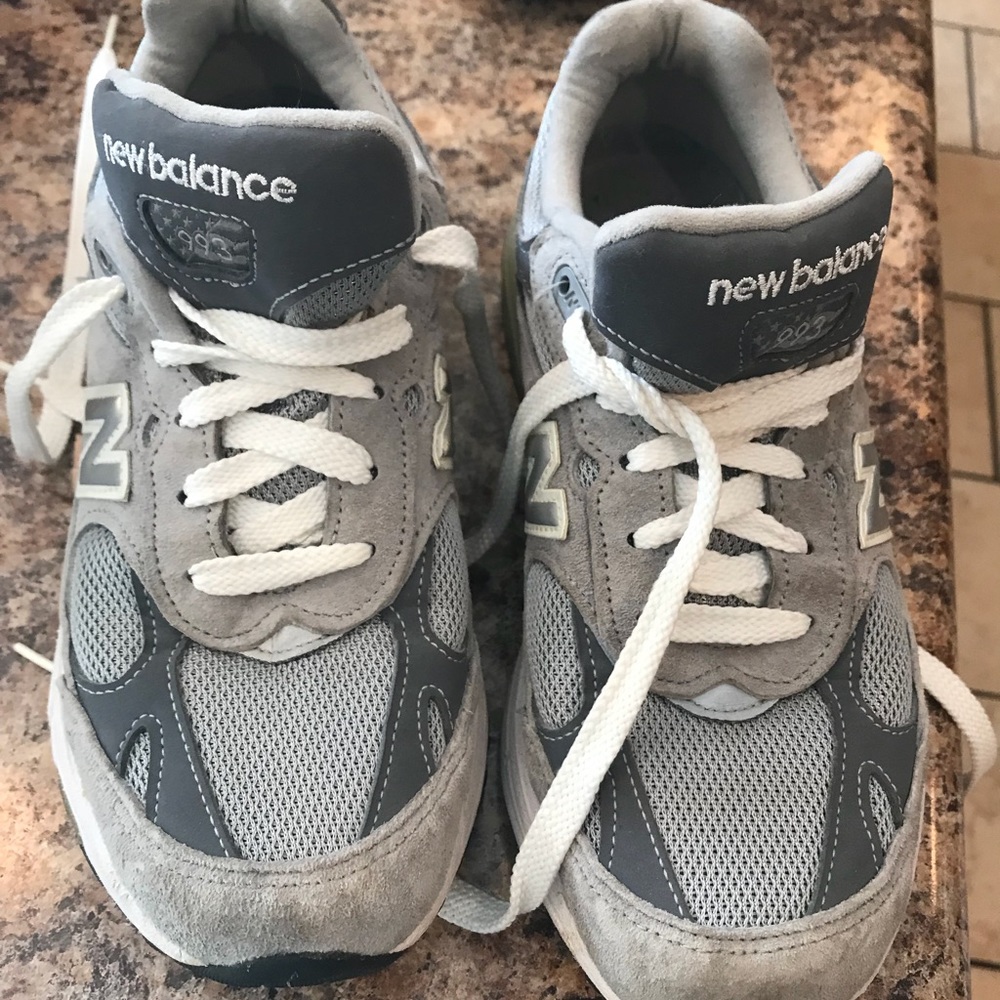 New balance tennis shoes